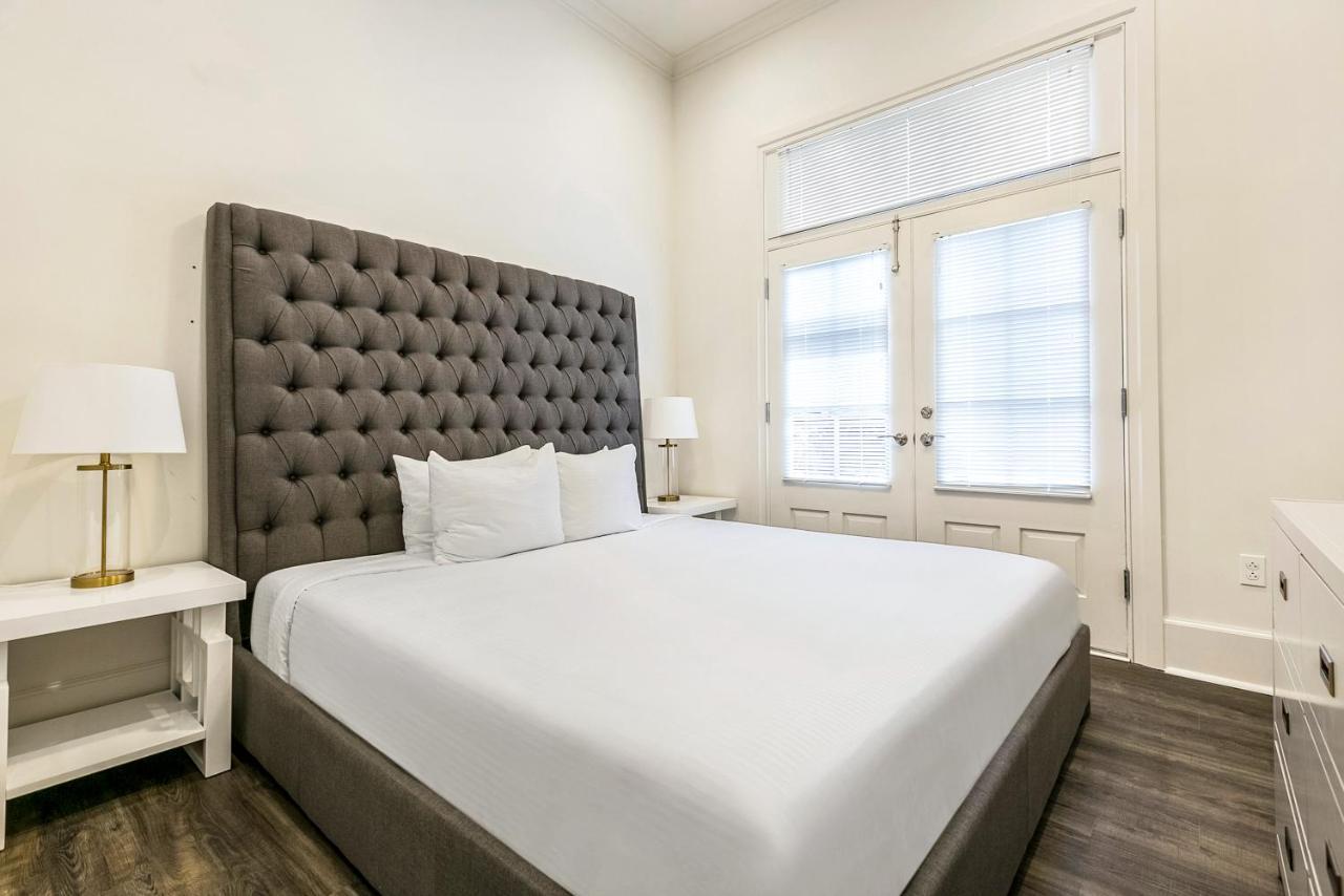Hosteeva Canal Luxury Apartment